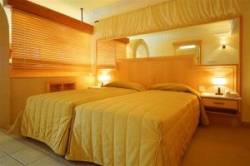 ���� ����� Santana 4*