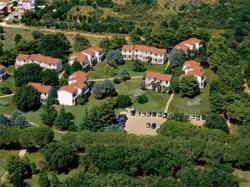 ���� ����� Ai Pini APT 3*