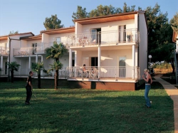 ���� ����� Ai Pini APT 3*