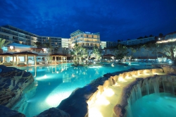   Amfora Grand Beach Resort 4*