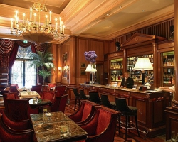   Four Seasons Hotel George V 5*