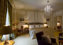 ���� ����� Royal Monceau 4*