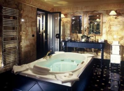 ���� ����� Royal Monceau 4*
