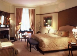 ���� ����� Royal Monceau 4*