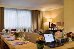 ���� ����� Warwick Champs-Elysees 4*