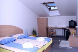 ���� ����� Inturprag 3*