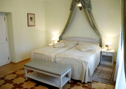 ���� ����� Livia 4*