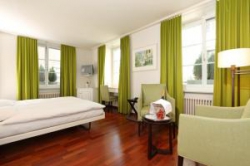 ���� ����� Helmhaus 4*