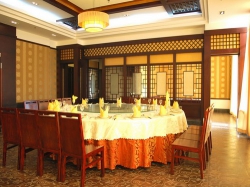   Shengyi Holiday Villa Hotel & Suites 4*