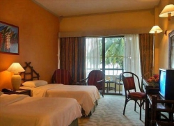   Holiday Inn Damai Lagoon 4*