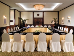 ���� ����� Traders Hotel 5*