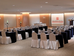 ���� ����� Traders Hotel 5*