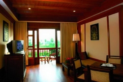 ���� ����� At Panta 4*