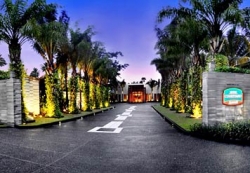 ���� ����� Courtyard By Marriott Phuket At Surin Beach 4*