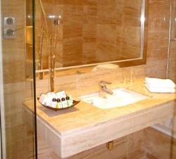 ���� ����� Universitat 4*