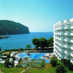 ���� ����� Camp de Mar Hotel 4*