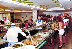 ���� ����� Oasis Park Lloret 4*