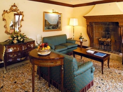 ���� ����� PALAZZO SANT ANGELO SUL CANAL GRANDE 4*
