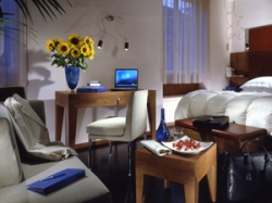 ���� ����� ART BY THE SPANISH STEPS 4*