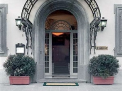 ���� ����� HOTEL PLAZA E DE RUSSIE 4*