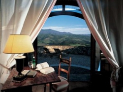 ���� ����� CASTELLO DI VELONA (MONTALCINO) 4*