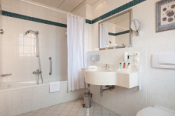 ���� ����� Crowne Plaza - The Pitter 4*