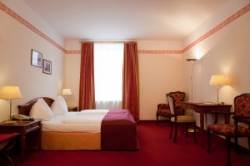 ���� ����� Mirabellplatz 4*