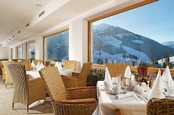   Art and Ski-In Hotel Hinterhag 4*