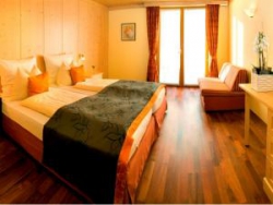 ���� ����� Living Max 4*