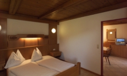 ���� ����� Toni 4*