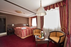 ���� ����� Zur Burgruine 4*