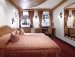 ���� ����� Weisses Roessl 5*