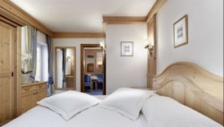 ���� ����� Weisses Roessl 5*
