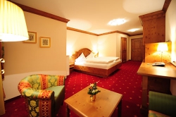 ���� ����� Gourmethotel Maximilian 4*