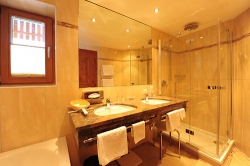 ���� ����� Gourmethotel Maximilian 4*