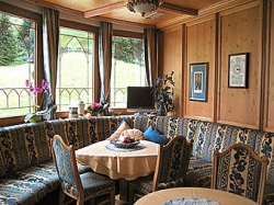 ���� ����� Schlosshof 4*