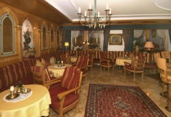 ���� ����� Schlosshof 4*