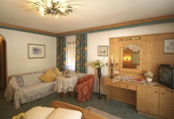 ���� ����� Schlosshof 4*