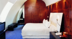 ���� ����� The Halkin 5*