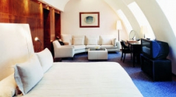 ���� ����� The Halkin 5*