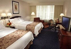   Courtyard By Marriott Toronto Downtown 4*