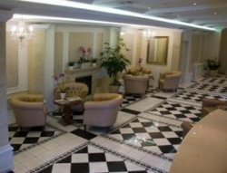   Queen's Court Hotel and Residence 5*